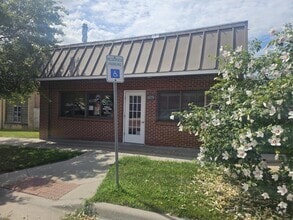 Building Photo - 609 High St