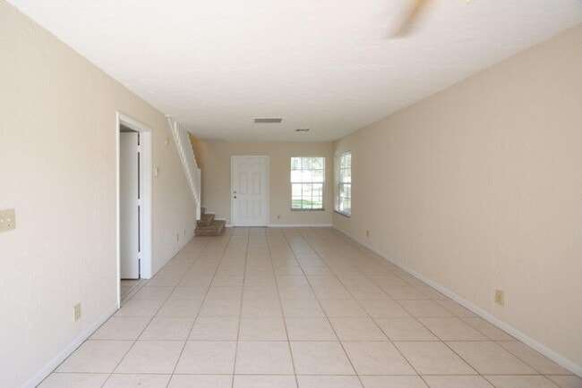 Building Photo - 3BD/2.5BA Townhome with Lake Views!!