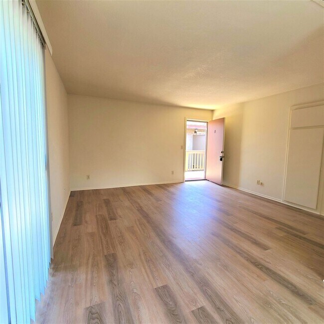 Foto del edificio - 3049 Jeffrey Dr