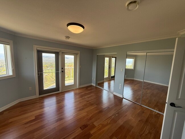 Building Photo - 996 Galiano Rd