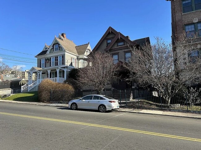 Building Photo - 88-90 Willow Street, #2S