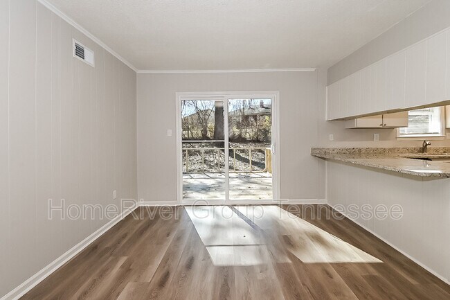 Foto del edificio - 3265 Mayfair Rd