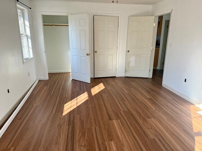 Foto del edificio - 136 Eastford Rd