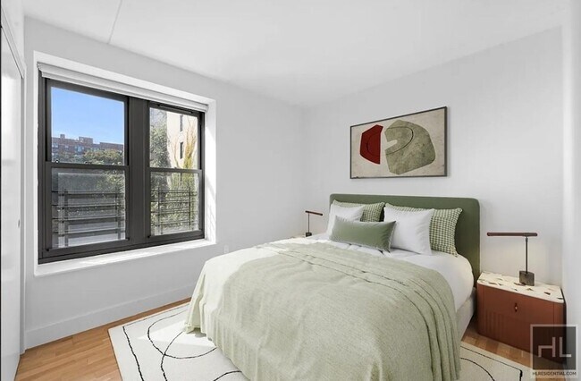 Foto del edificio - 310 Clarkson Ave