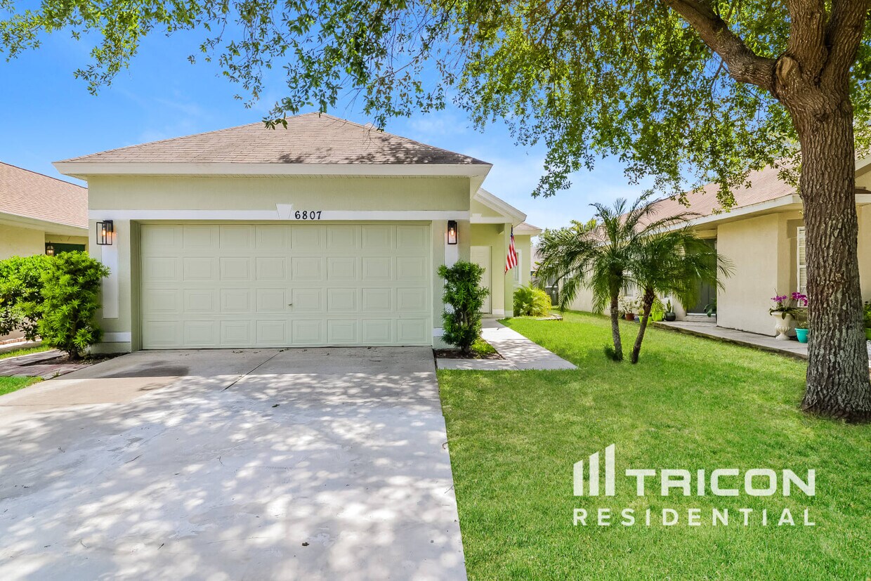 Foto principal - 6807 Exeter Park Place Apollo Beach FL