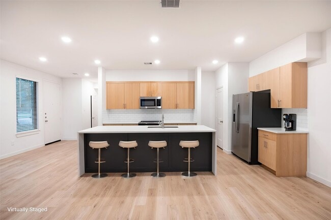 Building Photo - 2517 Appian Wy