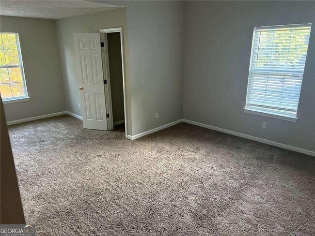 Foto del edificio - 6877 Fireside Ln