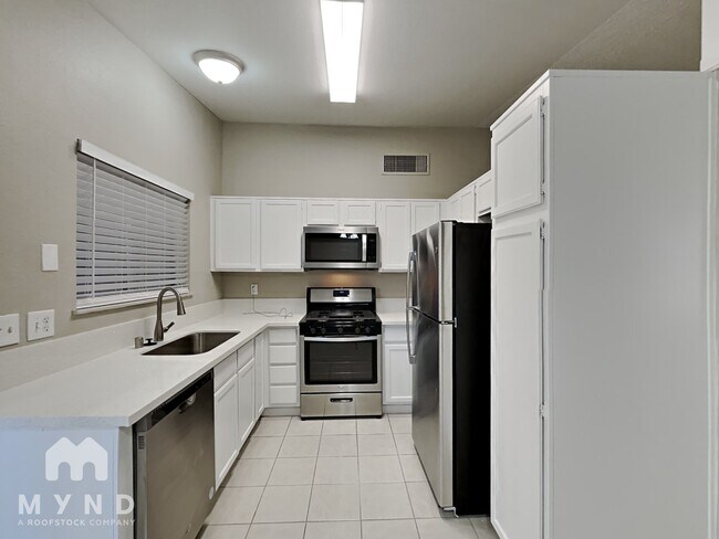 Building Photo - 1132 Placerville St