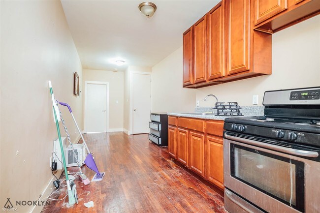 Building Photo - 3 br, 1 bath  - 1517 Dekalb Ave