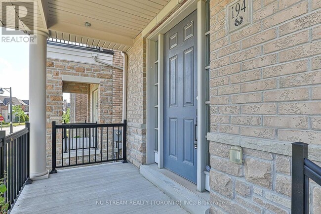 Building Photo - 194 Paradelle Dr