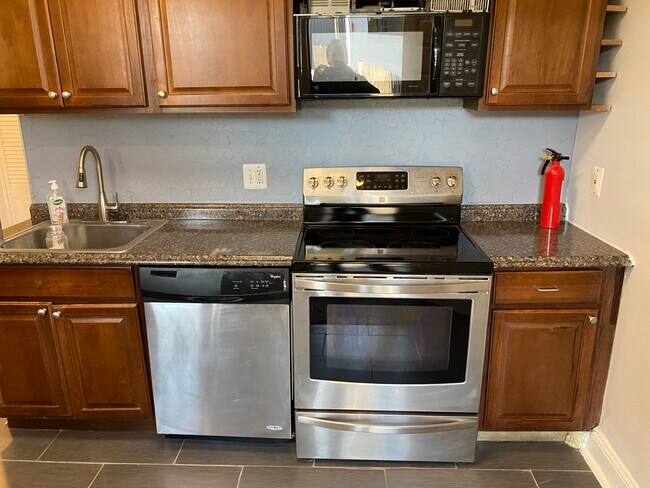 Kitchen - 2007 4th St NE