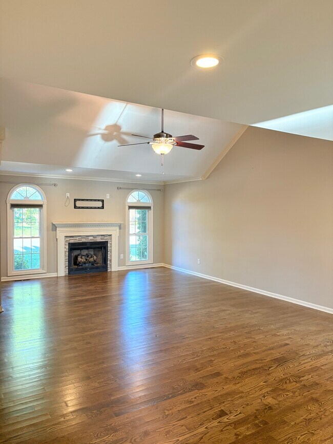 Foto del edificio - 747 Steeplechase Way