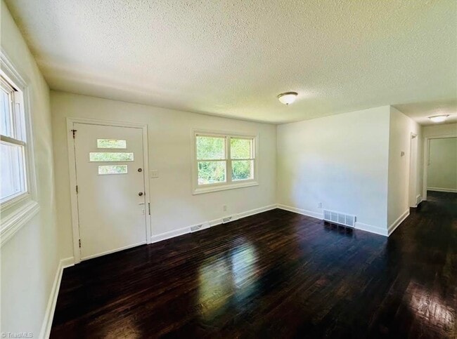 Building Photo - 312 Hickory Ln