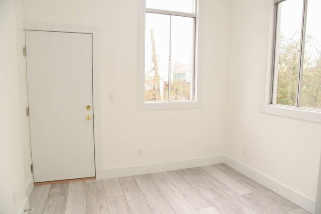 Building Photo - 755 6th Ave