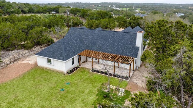 Building Photo - 1 Carriage House Ln