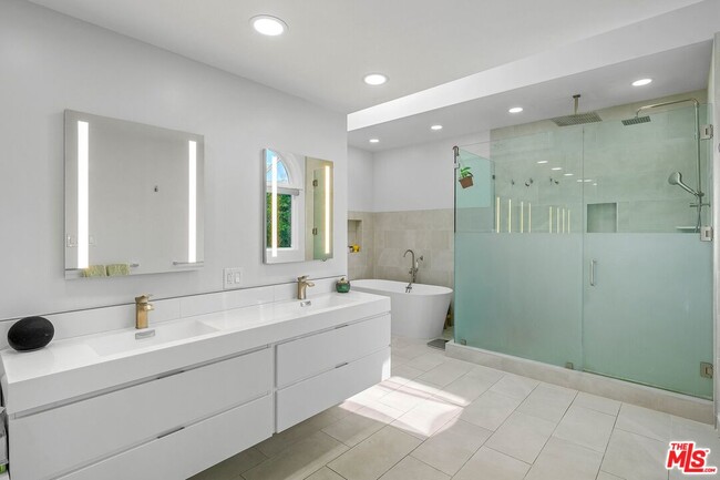 Building Photo - 1129 Benedict Canyon Drive