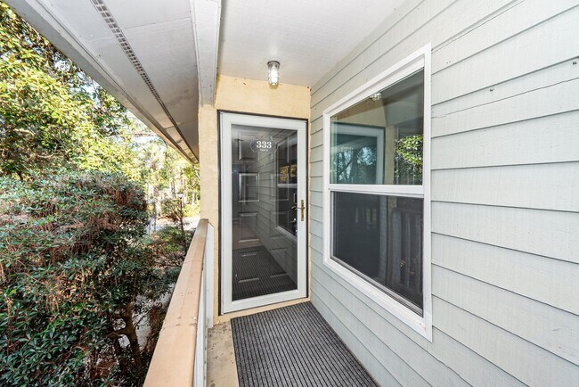 Foto del edificio - 2 Bedroom, 2 Bathroom Condo in Woodscape - Mt Pleasant