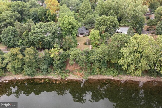 Foto del edificio - 731 River Rd