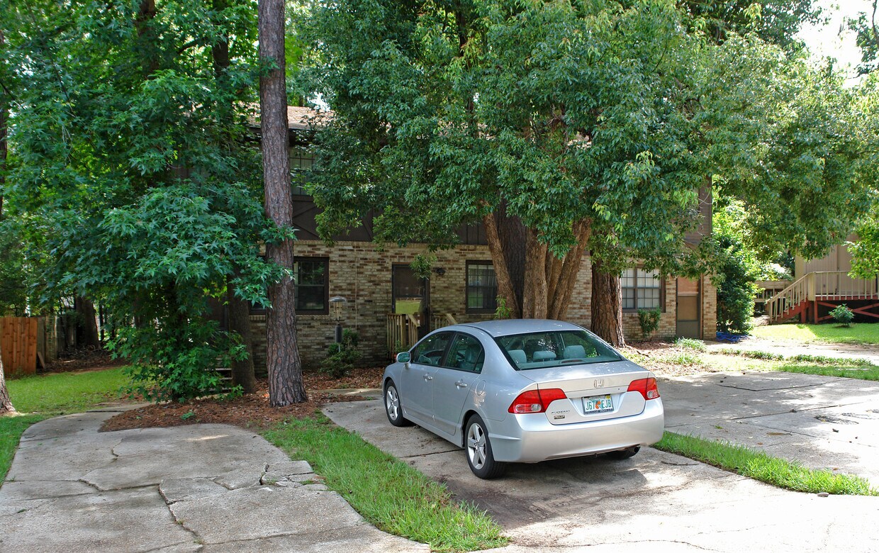 Building Photo - 2322 Claremont Ln