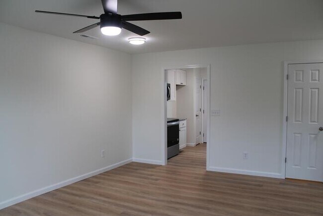 Foto del edificio - 527 W McCubbins St