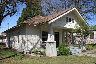 Building Photo - 717 E Jackson St