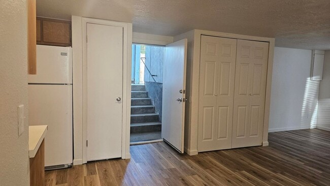 Building Photo - 20th Ave Duplex