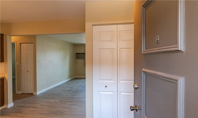 Building Photo - Beautiful 1 bed/1 bath condo, located clos...
