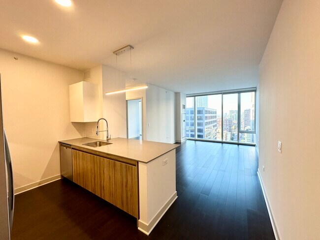 Foto del edificio - 313 W Wolf Point Plaza