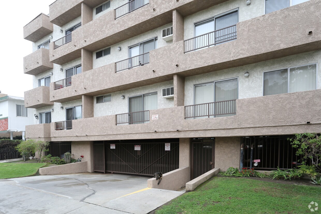 Building Photo - 3671 Glendon Ave