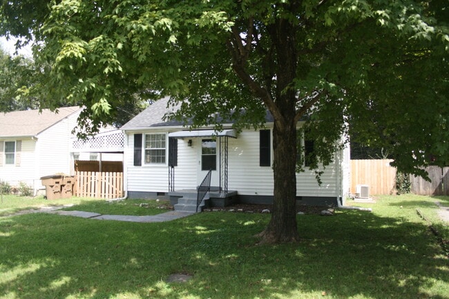Building Photo - 600 Delray Dr