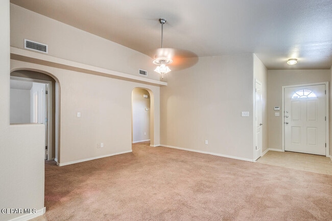 Foto del edificio - 7048 Copper Town Dr