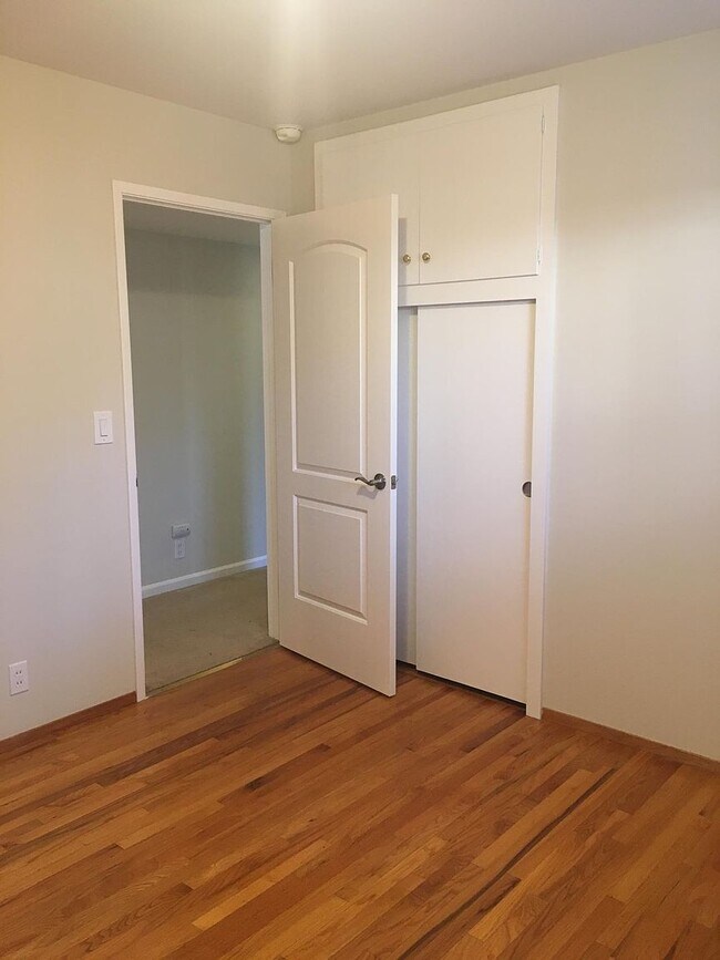 Building Photo - 1345 Ranchita Dr