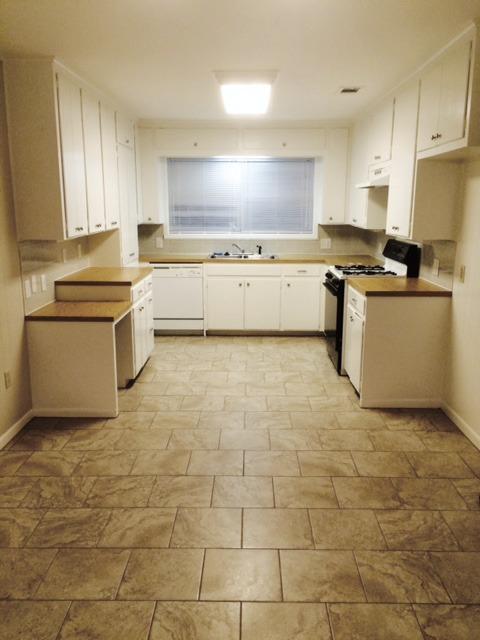 Kitchen - 214 E Parker Rd