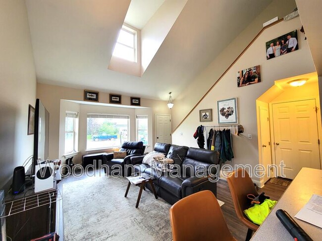 Foto del edificio - 306 Golden Valley Dr