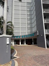 Building Photo - 470 3rd St S