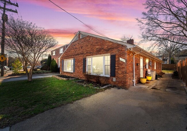 Photo - 706A W Glebe Rd House