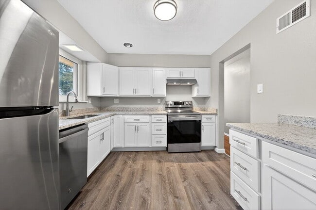 Building Photo - 9475 Yorktown Dr