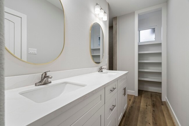 Foto del edificio - 404 Forest Hill Blvd