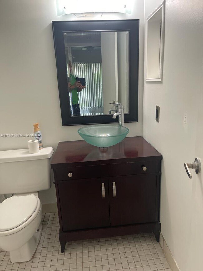 Building Photo - 1 bedroom in Holllywood FL 33023