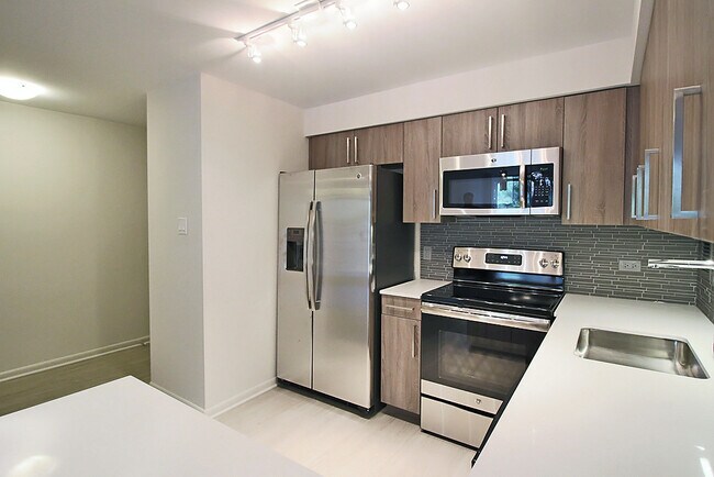 Photo - 899 S Ashland Ave Apartment