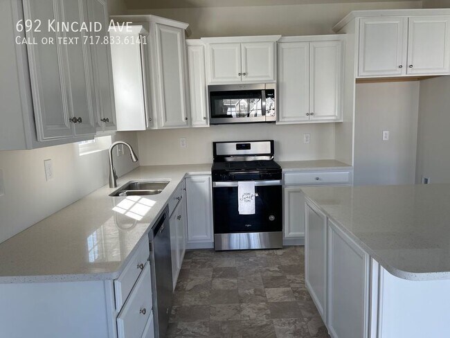 Building Photo - Stunning New Construction - 3 Bdrm / 2.5 B...