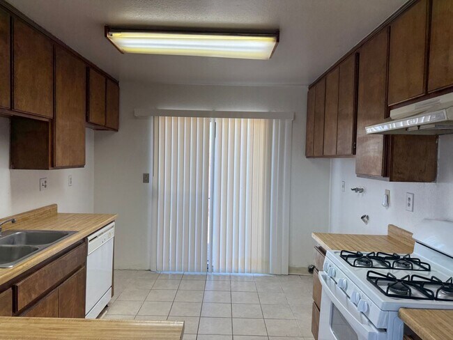 Building Photo - 3711