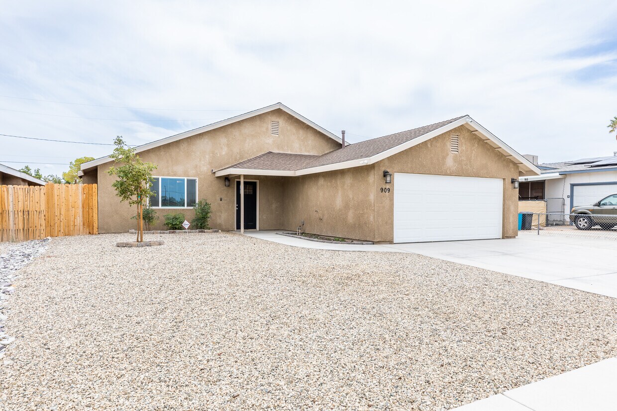 909 W Vulcan Ave, Ridgecrest, CA 93555 House for Rent in Ridgecrest