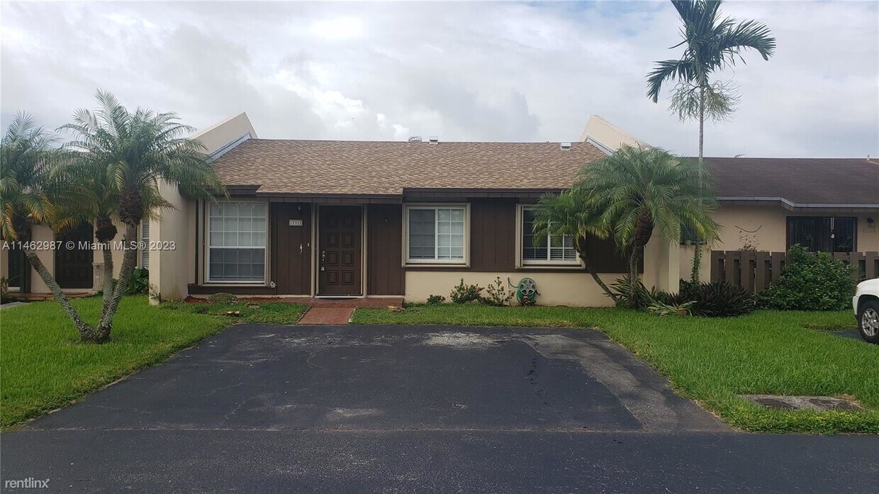 3 br, 2 bath House Devonaire Villas House Rental in Miami, FL