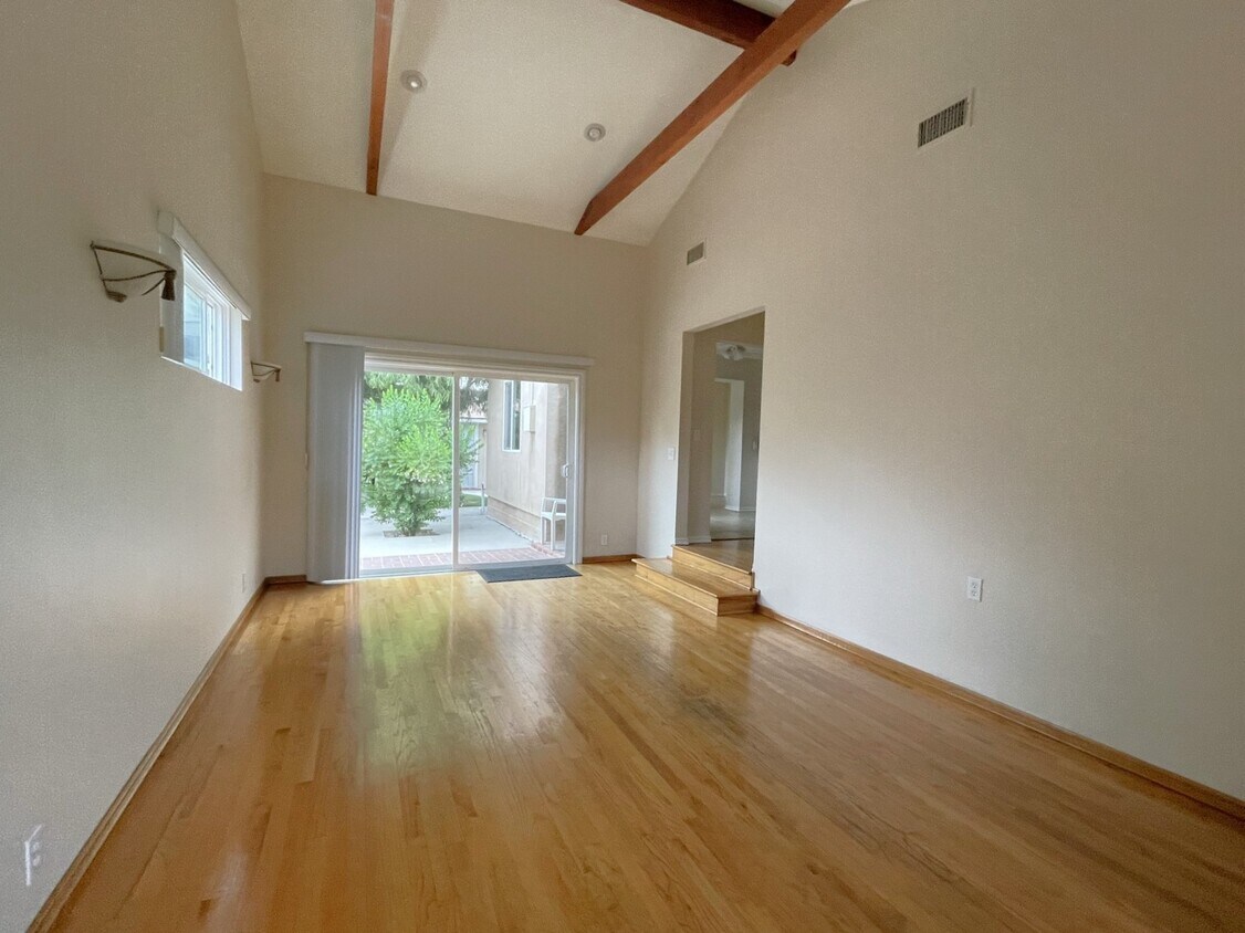 Living Room - 6235 Longridge Ave