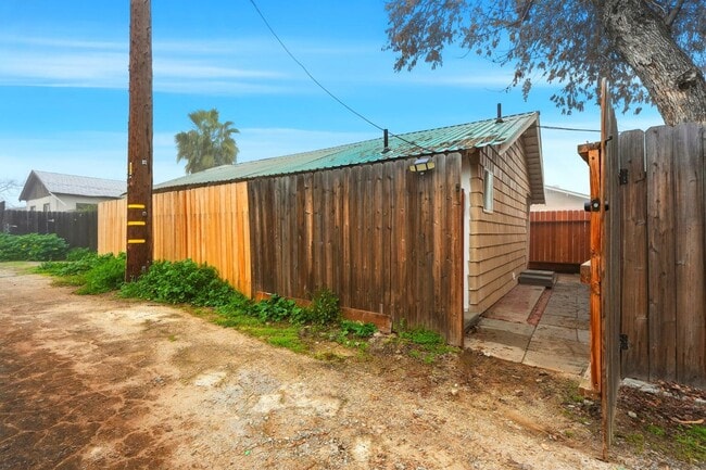 Foto del edificio - 910 Kaweah St