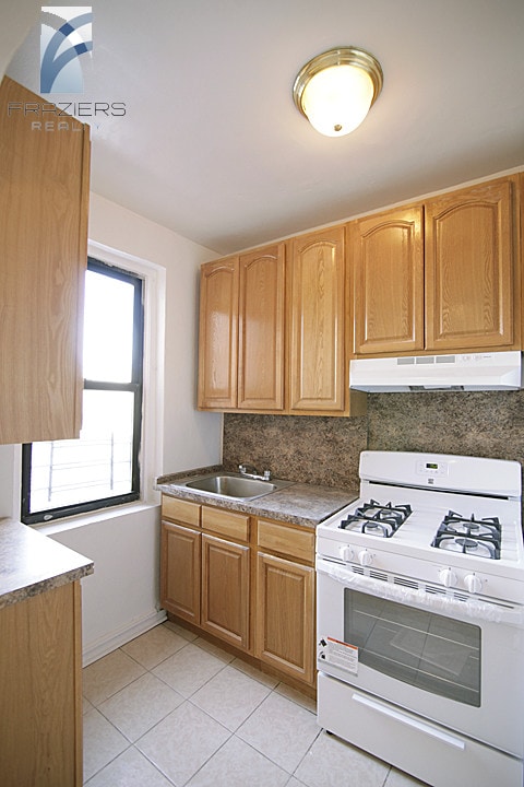 Primary Photo - 105 Winthrop St