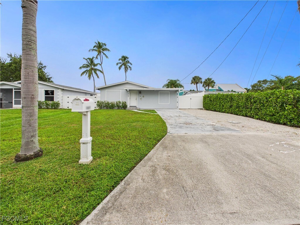 Foto principal - 567 13th St N