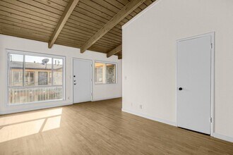 Building Photo - 7521 S Crenshaw Blvd