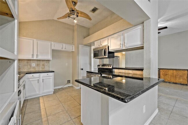 Building Photo - 3131 Lake Stream Dr